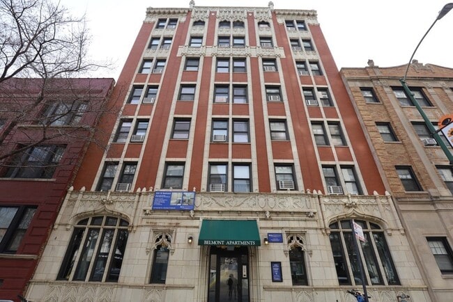 Building Photo - 545 W Belmont