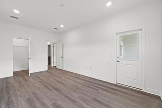 Building Photo - 232 Kara Lake Dr