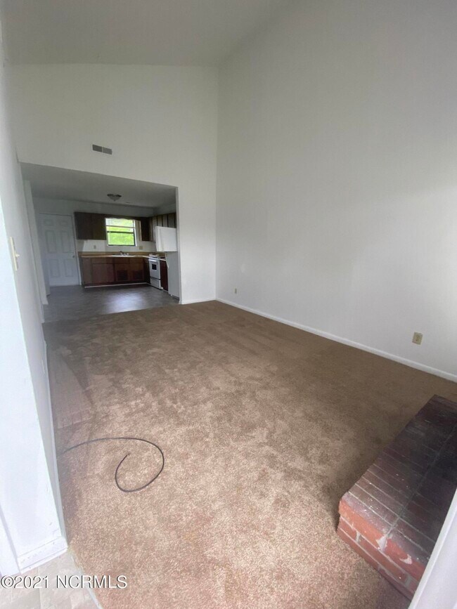 Building Photo - 230 Yaupon Dr