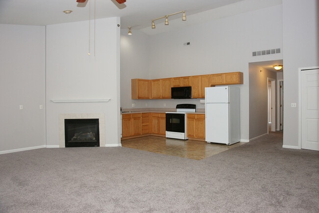 Building Photo - 42635 Park Cresent Dr