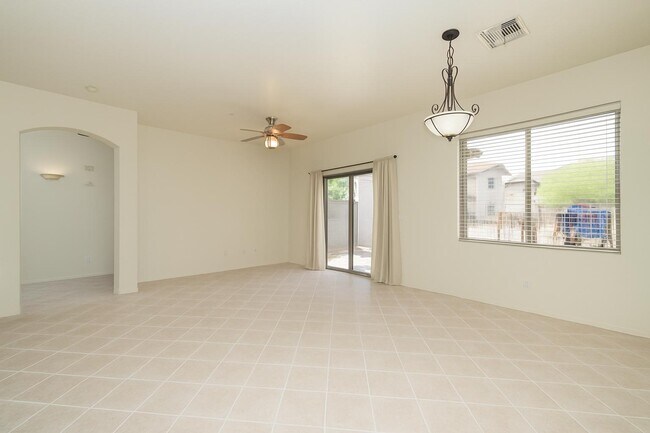 Foto del edificio - 7398 W Fargo Dr