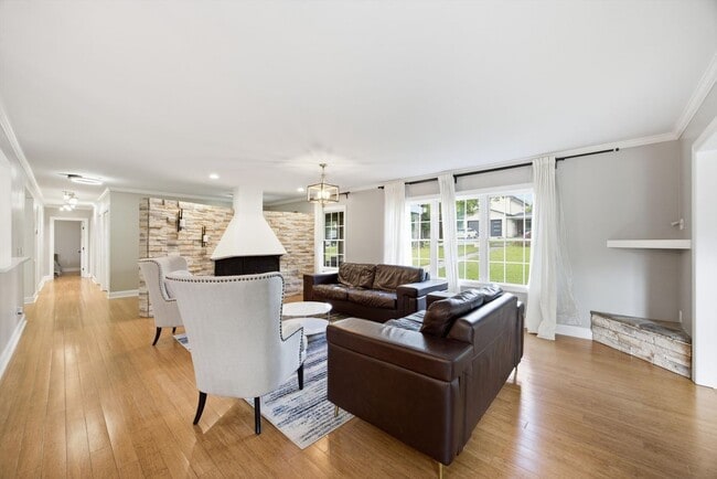 Building Photo - 1 Fairhills Dr