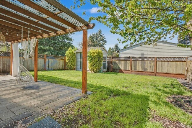 Building Photo - 4528 NE 123rd Ave