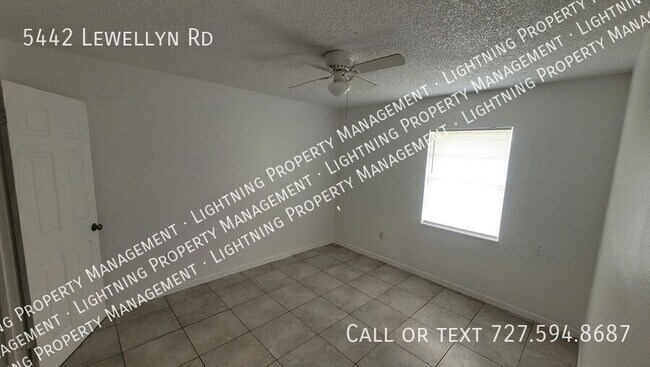 Foto del edificio - 5442 Lewellyn Rd
