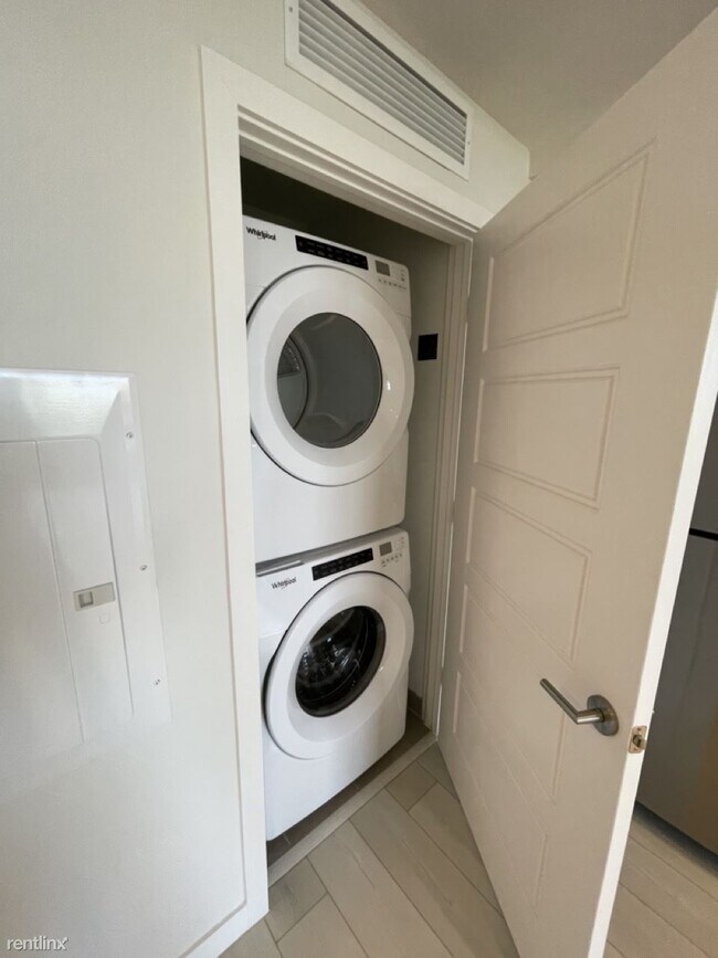 Foto del edificio - 1 br, 1 bath Condo - 3990 W University Dr ...