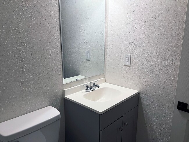 Building Photo - 201 Eastwood St