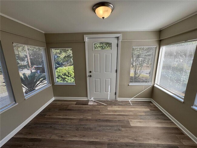 Foto del edificio - 154 Glenn Ave