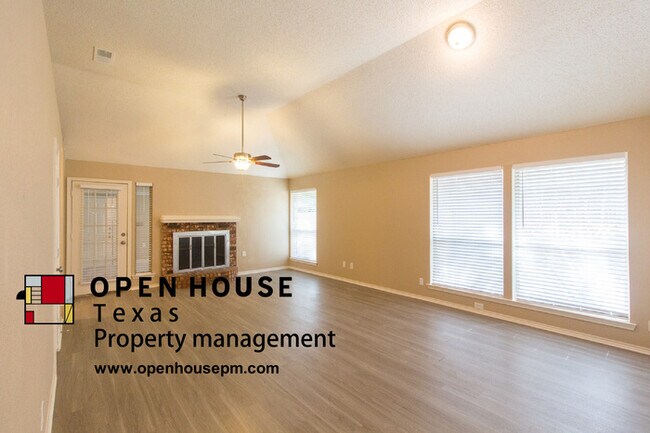 Foto del edificio - 8817 Sabinas Trail, Fort Worth
