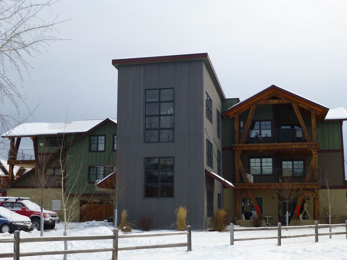 Primary Photo - 2 bedroom Whitefish Condo with views and w...