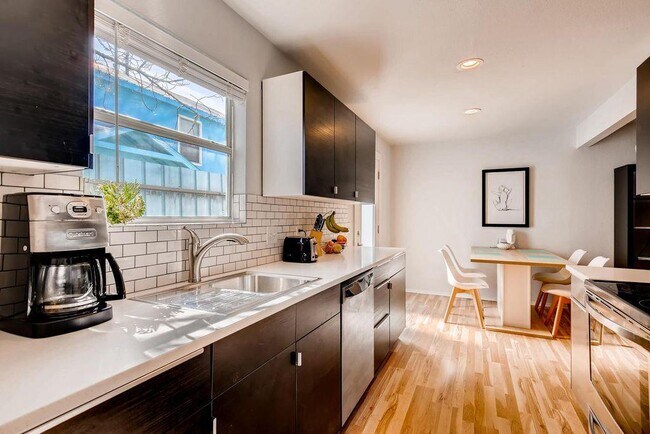 Foto del edificio - 1312 Cometa St