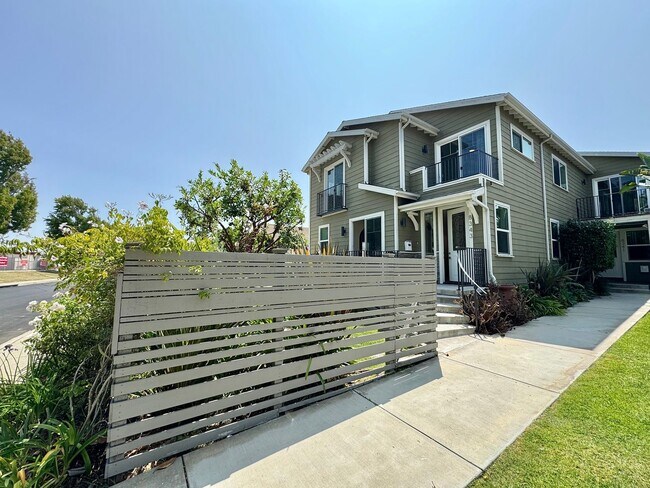 Building Photo - 8343 DUNBARTON - SHORT TERM LEASES AVAILABLE , NEWER*4 BD*3BA*TOWNHOME*PRIVATE YARD*WASHER/DRYER*