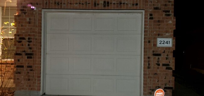 Foto del edificio - 2241 Stonebrook Ln