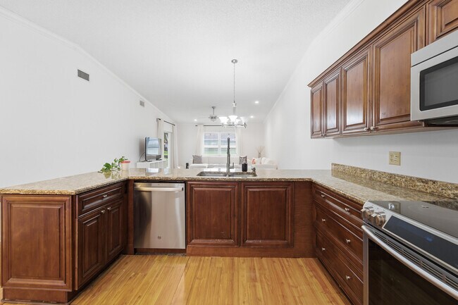 Building Photo - 6070 Sunny Manor Ct