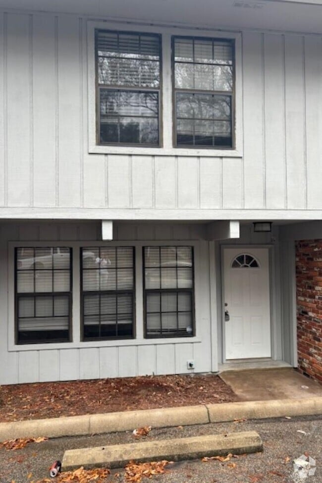 Building Photo - 804 Timbers Ct