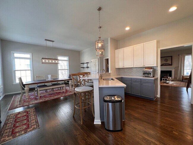 Building Photo - Heart's Desire End Unit Townhome 2700+ SqFt - Lowes Island