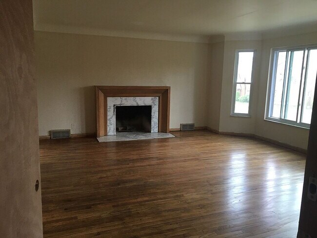 Building Photo - "Charming 3-Bedroom Detroit Home with Gran...
