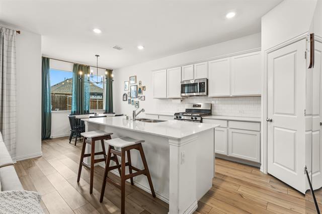 Foto del edificio - 1733 Lake Grove Dr