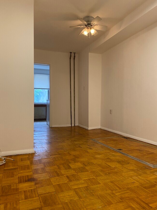 Living Room - 1139 S Clifton St