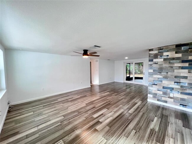 Foto del edificio - 5703 Andrea Dr