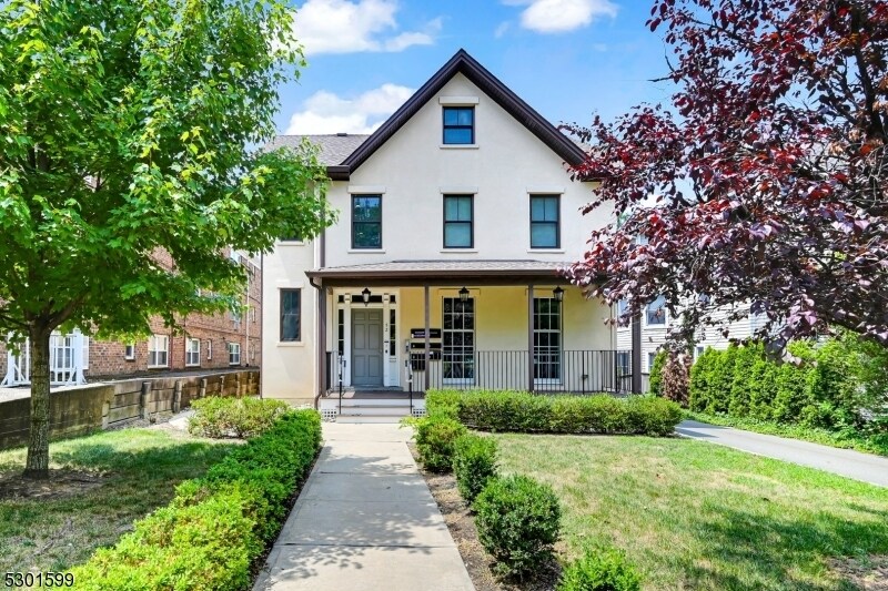 Primary Photo - 52 Elm St