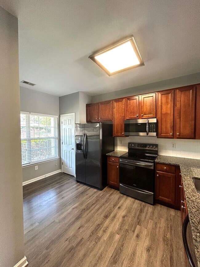 Building Photo - 3010 Golden Dale Ln