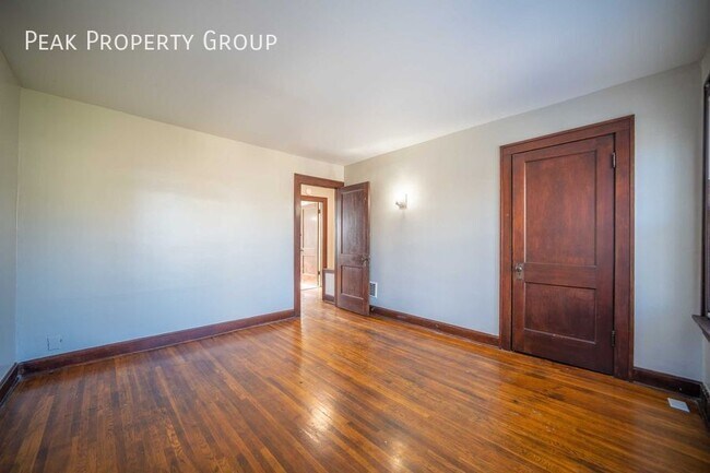 Foto del edificio - 123 E. Seventh Avenue-