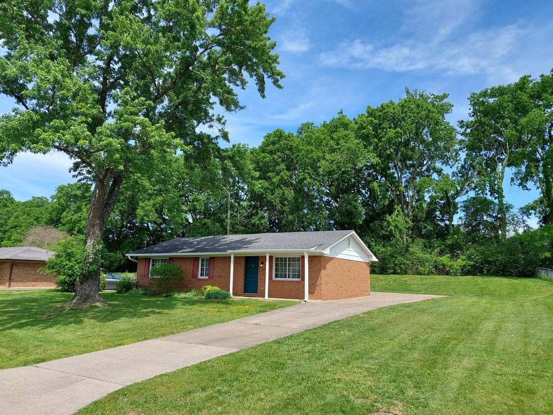 402 Hollywood Dr, Green Hill, TN 37138 House Rental in Green Hill, TN