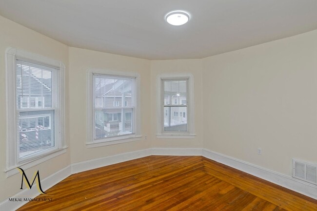 Building Photo - 54-56-56 Clantoy St