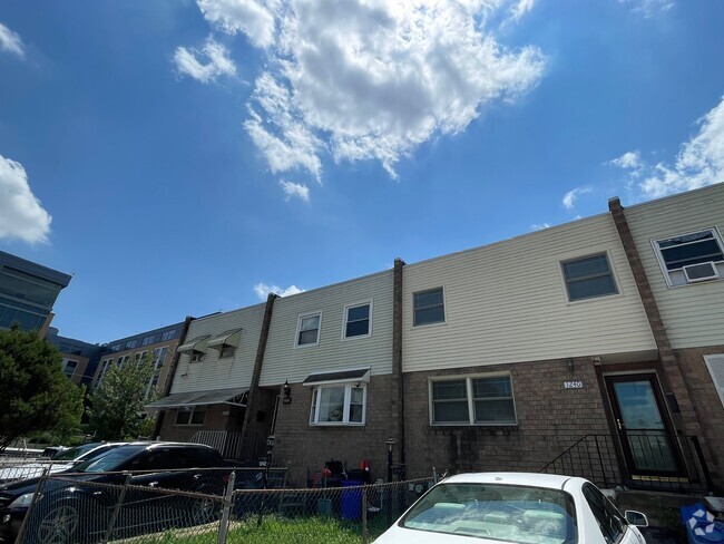 Building Photo - 1240 S Melville St