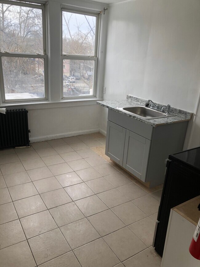 31 Freeman Ave Unit 3rd Floor, East Orange, NJ 07018 Apartments in