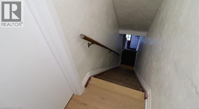 Photo du bâtiment - 875 Millwood Rd