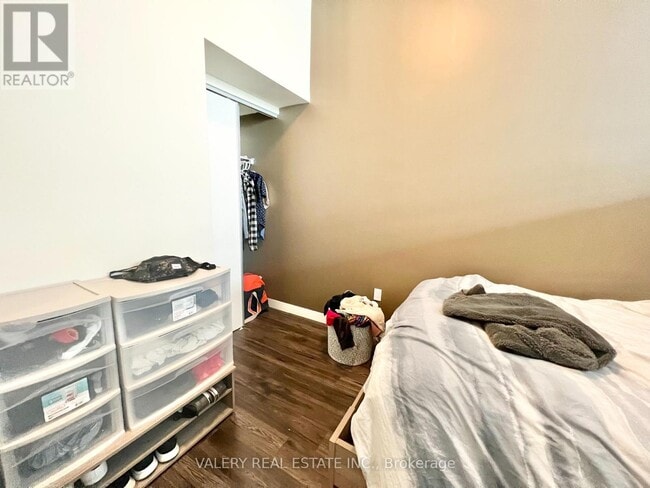 Building Photo - 257 Hemlock St