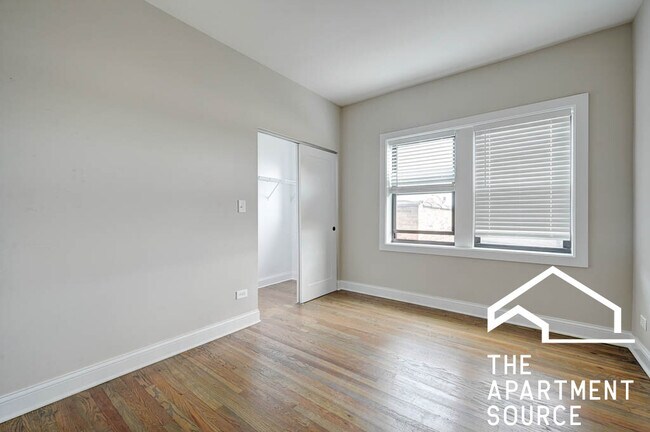 Foto del edificio - 3407 W Fullerton Ave