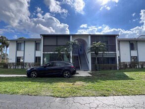 Building Photo - 1002 Green Pine Blvd