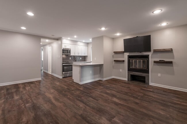 Photo - 9 W Lee St Townhome