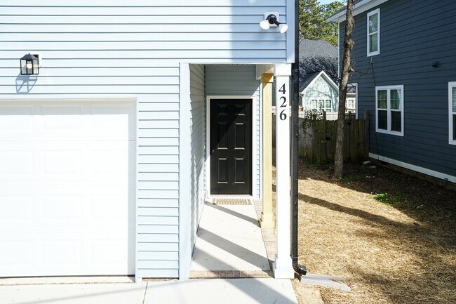 Foto del edificio - Brand NEW Three Bedroom Home!