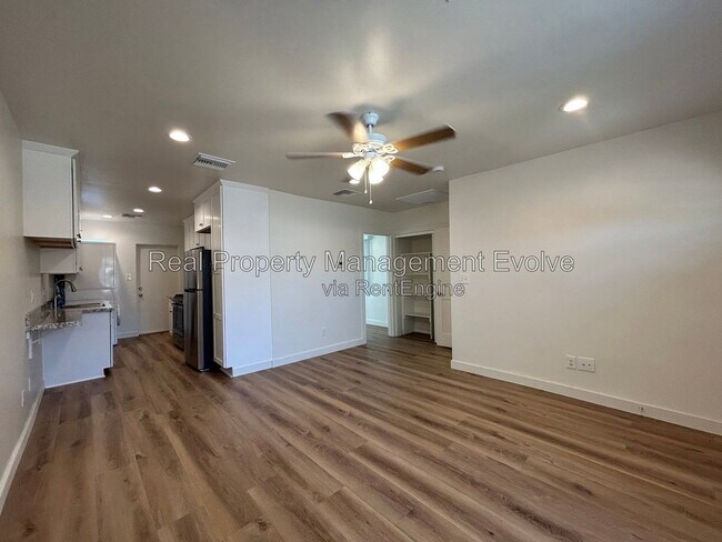 Foto del edificio - 338 W Highland Ave