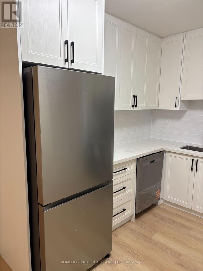 Building Photo - 614 Bloor St W