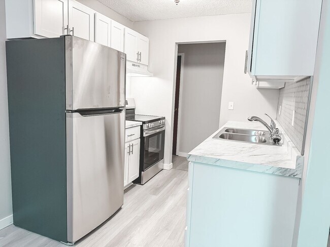 Foto del edificio - 6800- 6810 63rd Avenue