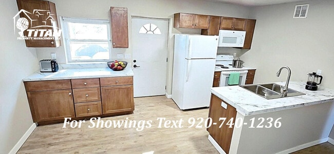 Building Photo - Updated 3 Bedroom Town Home
