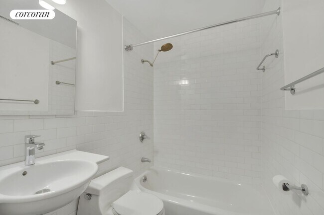 Building Photo - 61 Horatio St