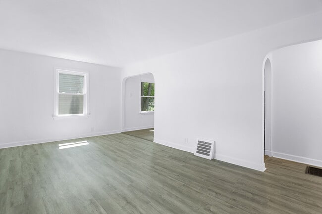 Building Photo - 7552 Mallard Dr