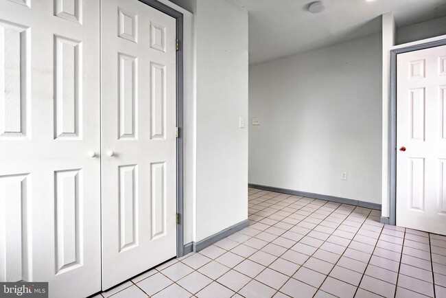 Building Photo - 1327 Snyder Ave