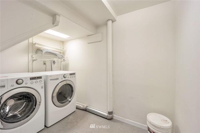 Foto del edificio - 715 E James St