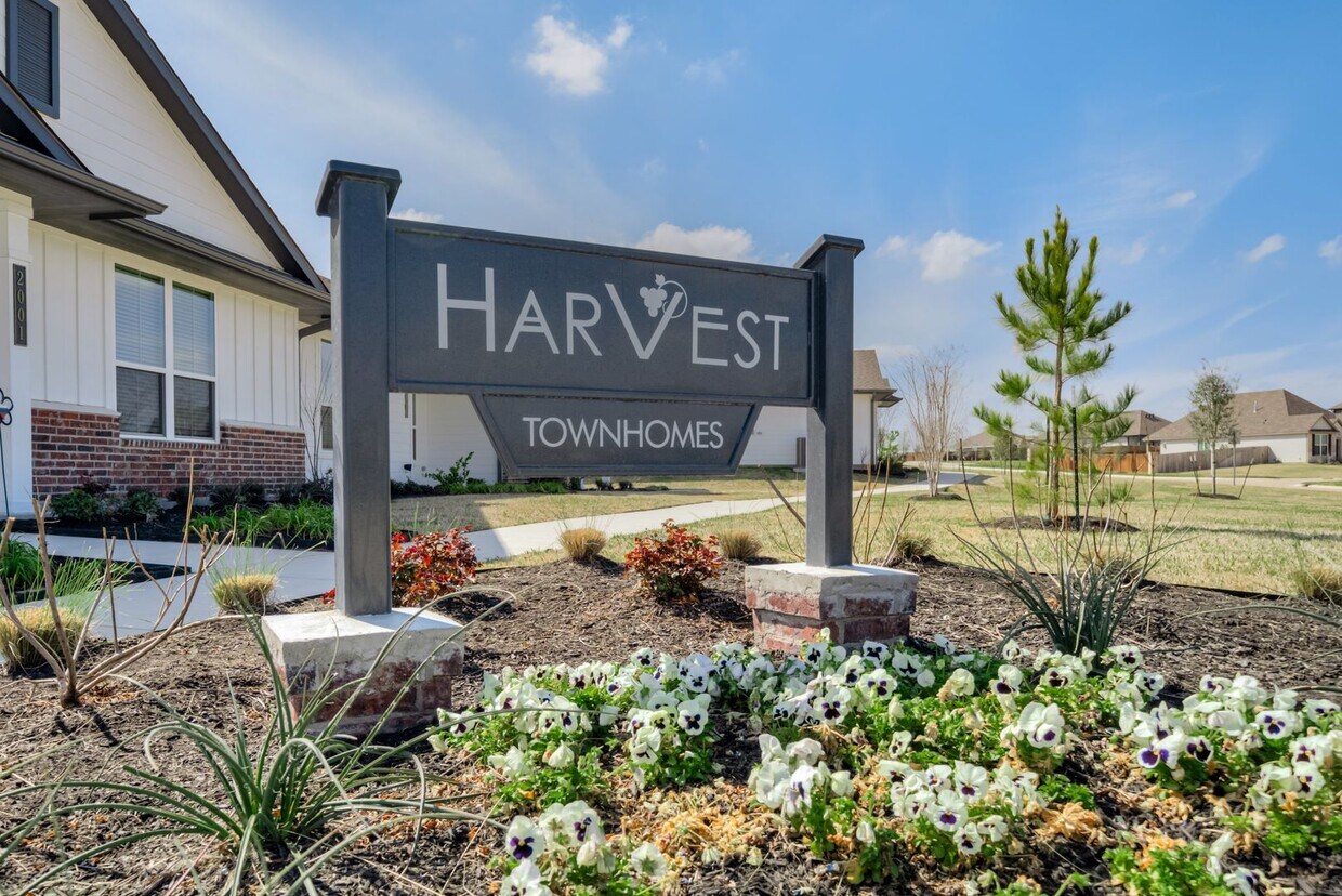 Primary Photo - Impeccably Maintained Townhome in Brenham!