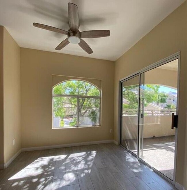 Building Photo - 3 bedroom condo in picturesque Red Bluffs ...