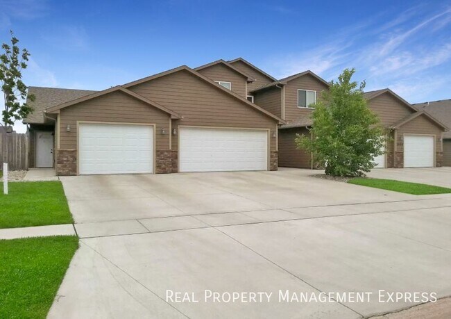 Foto del edificio - 2 Bedroom 2 Bathroom Townhome with Garage in SW Sioux Falls