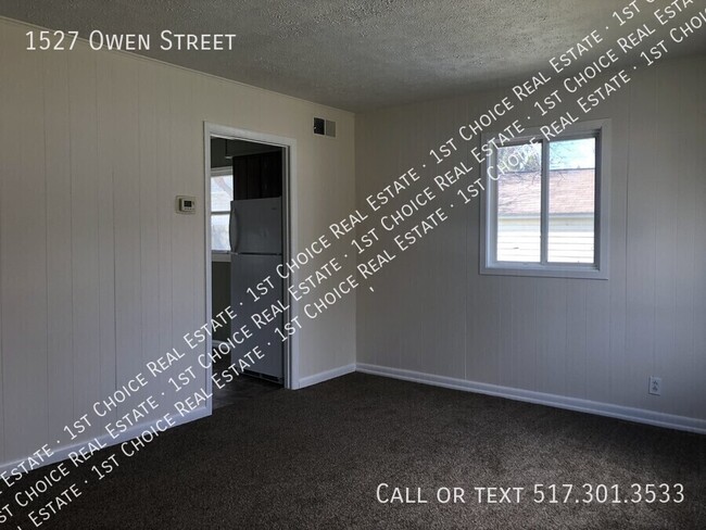 Building Photo - 1527 Owen St