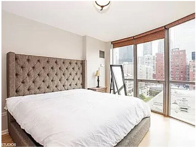 Foto del edificio - 600 N Dearborn St