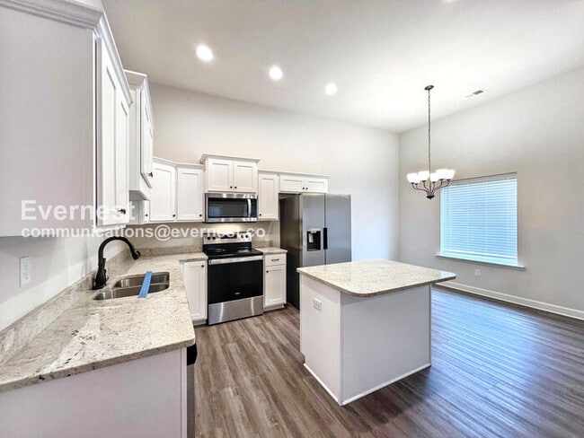 Foto del edificio - 8616 Hayes Dr